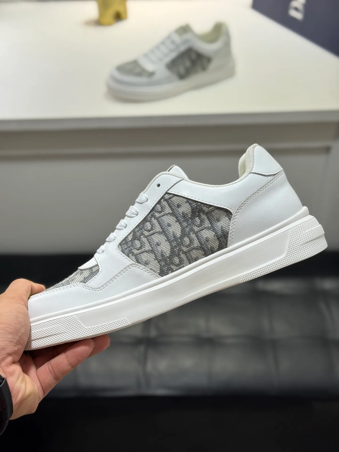 Men's men's shoes 💰400 [New model] 🌂🌂Dior (Dior) 🆕 Low-top casual shoes, carefully made of first-layer cowhide with canvas, comfortable and breathable ~ rubber soles, enhance style. Fashionable and versatile, it can complement any look. Featuring an exquisite design that is uniquely dynamic and modern, this shoe is part of Dior's legacy and embodies modern elegance. Size: 38-44 (45 customized